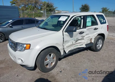 2011 Ford Escape Xls z USA, uszkodzony, nr VIN 1FMCU0C75BKB02309